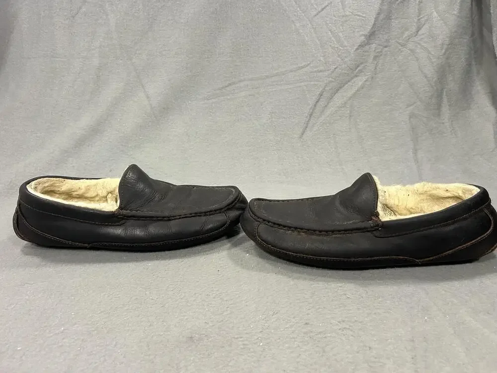 UGG Ascot Slippers Mens Size 10 Brown Sheepskin Leather Shearling Lined Moccasin